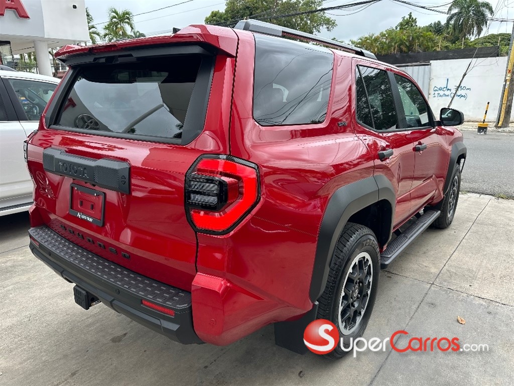 2026 Toyota 4 Runner SR5 — foto 5 / 8
