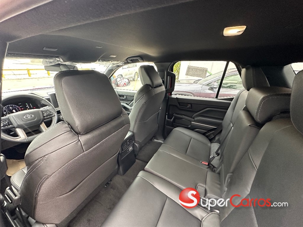 2026 Toyota 4 Runner SR5 — foto 7 / 8