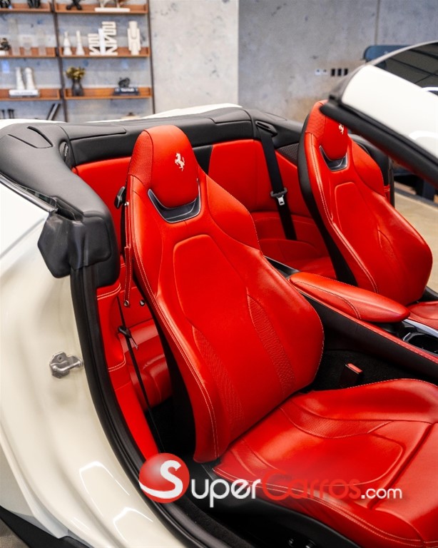 2020 Ferrari Portofino — foto 8 / 11
