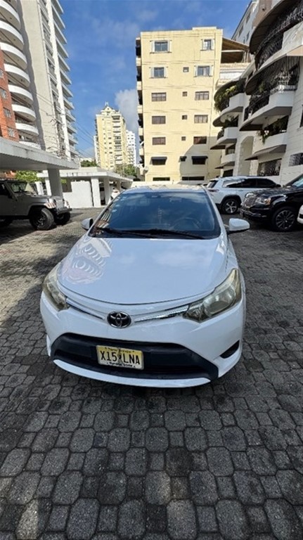 2014 Toyota Yaris — foto 2 / 9