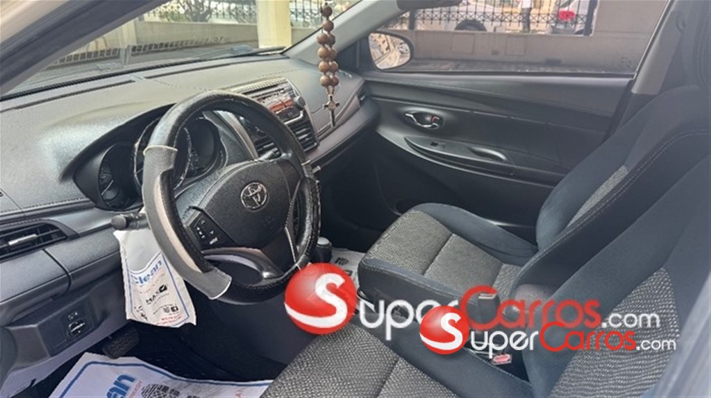 2014 Toyota Yaris — foto 8 / 9