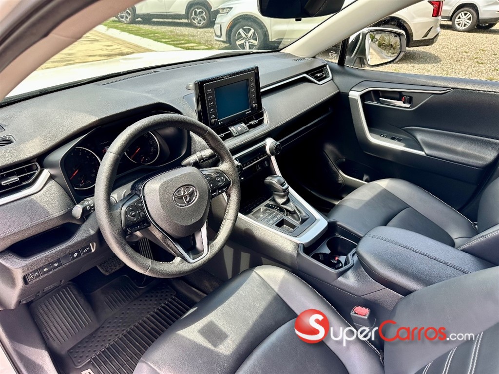2020 Toyota RAV4 XLE Premium — foto 8 / 12