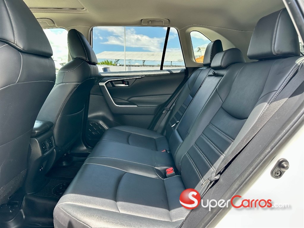 2020 Toyota RAV4 XLE Premium — foto 9 / 12