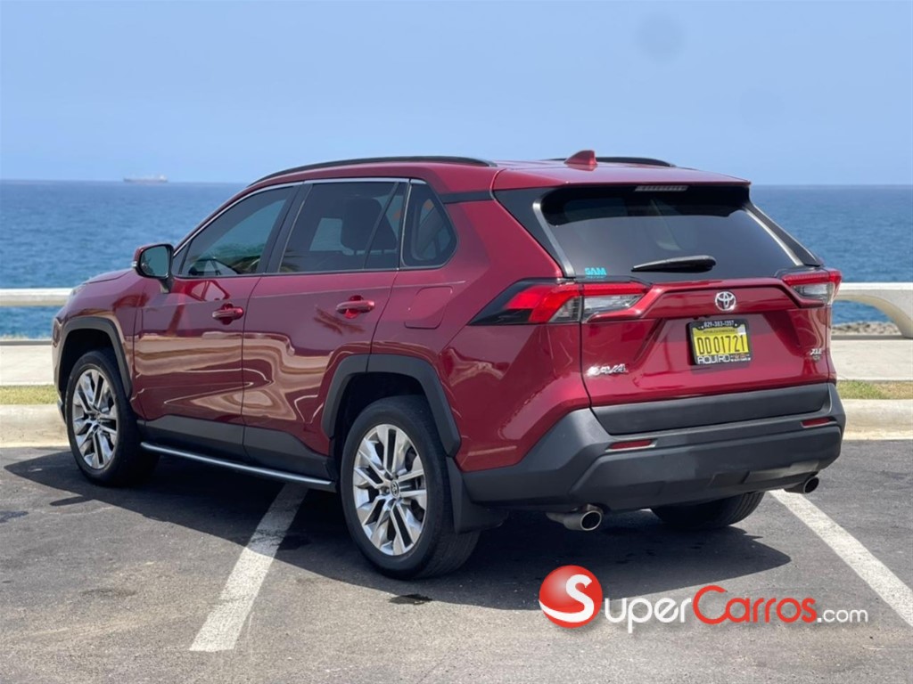 2021 Toyota RAV4 XLE Premium — foto 7 / 9