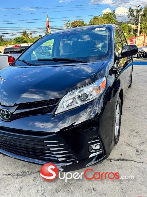 2020 Toyota Sienna LE