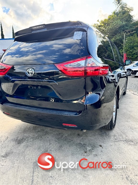 2020 Toyota Sienna LE — foto 3 / 11
