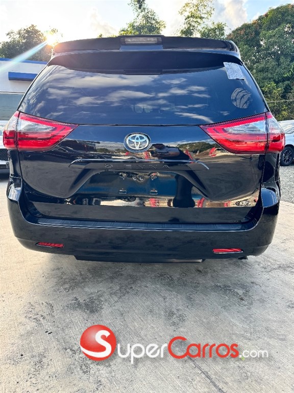 2020 Toyota Sienna LE — foto 6 / 11