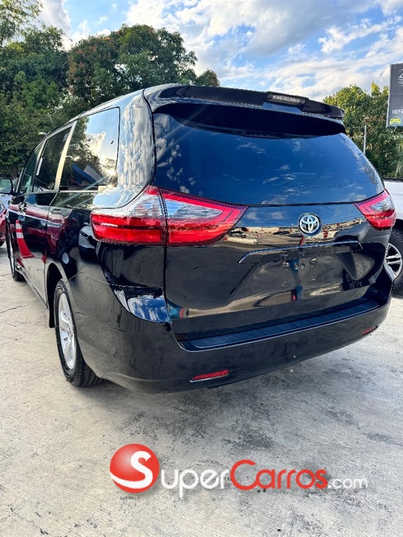 2020 Toyota Sienna LE — foto 7 / 11