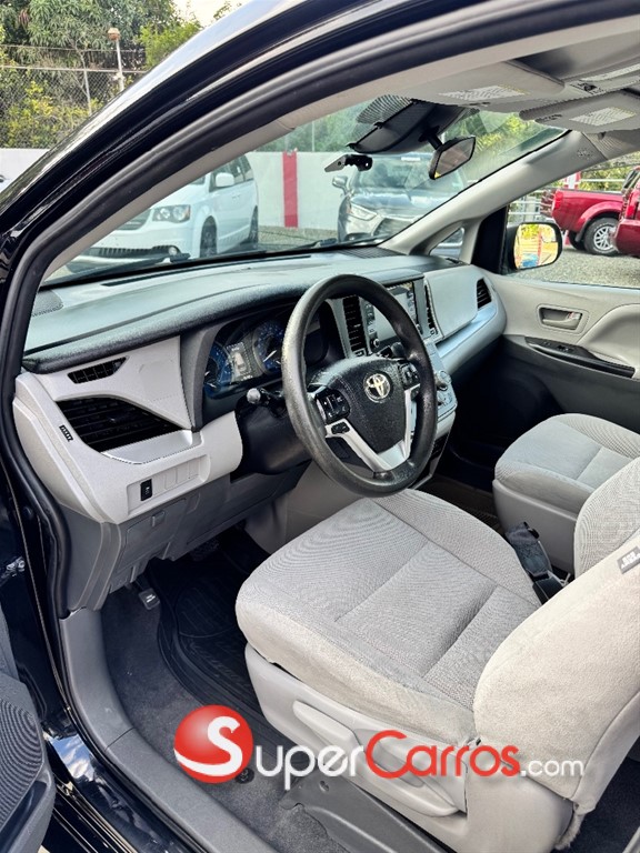 2020 Toyota Sienna LE — foto 10 / 11