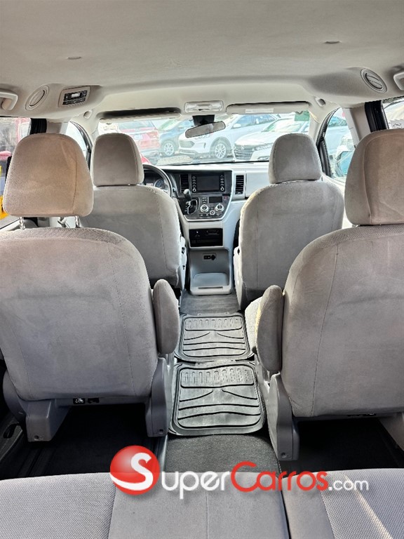 2020 Toyota Sienna LE — foto 11 / 11