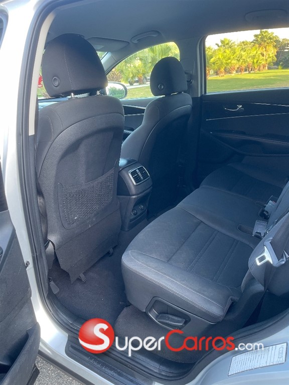 2020 Kia Sorento LX — foto 7 / 12