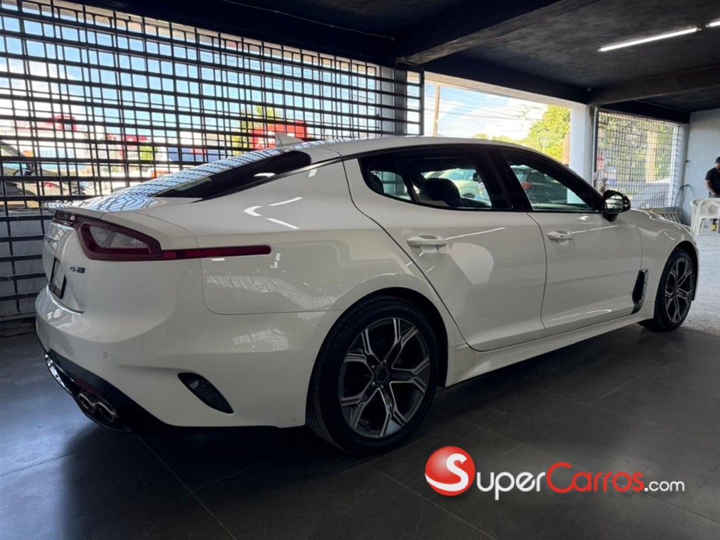 2020 Kia Stinger GT — foto 8 / 11