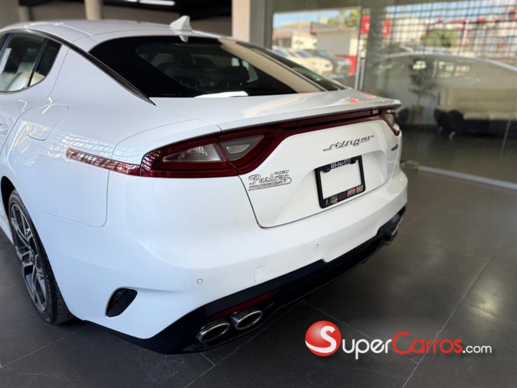 2020 Kia Stinger GT — foto 9 / 11