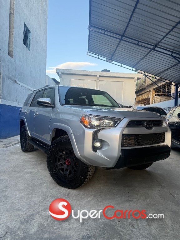 2021 Toyota 4 Runner — foto 2 / 12