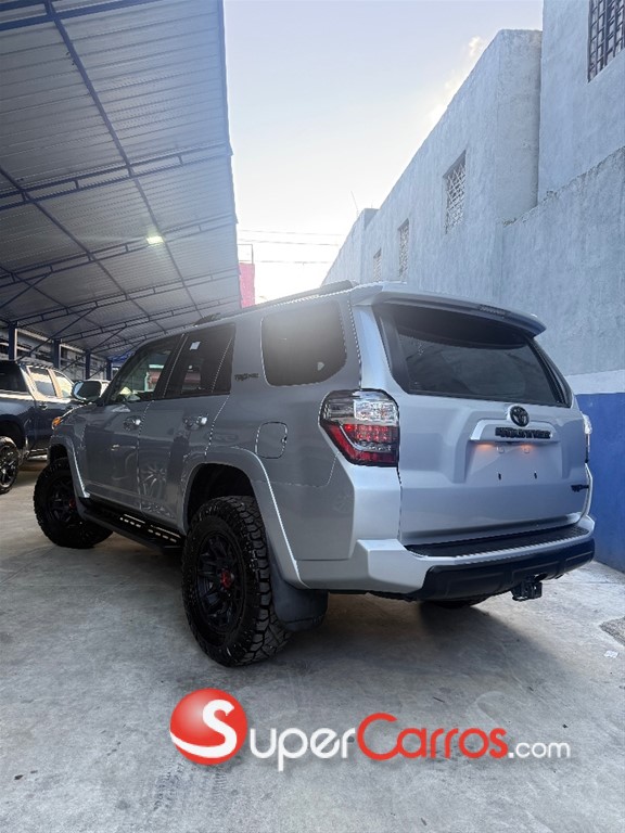 2021 Toyota 4 Runner — foto 7 / 12