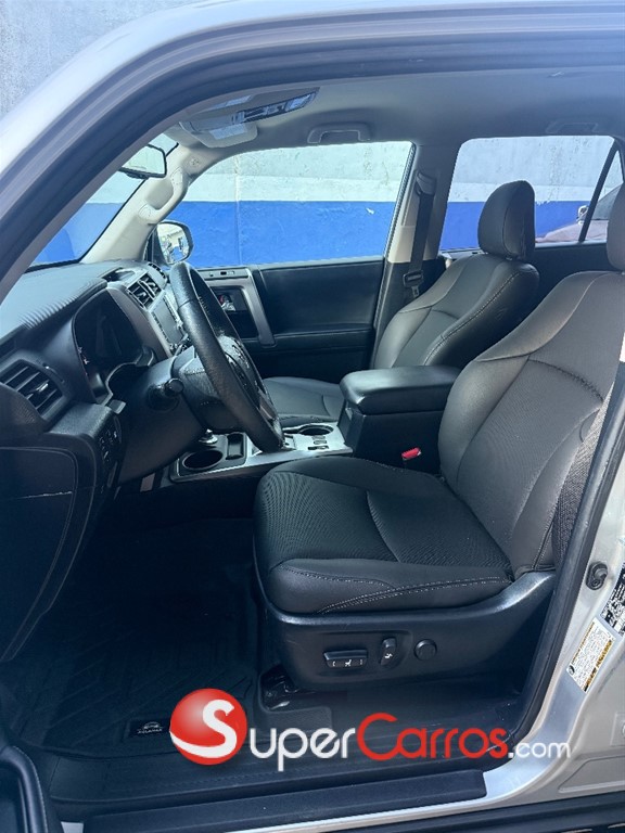 2021 Toyota 4 Runner — foto 8 / 12