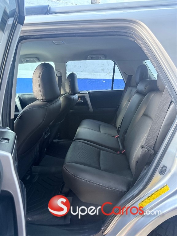2021 Toyota 4 Runner — foto 10 / 12