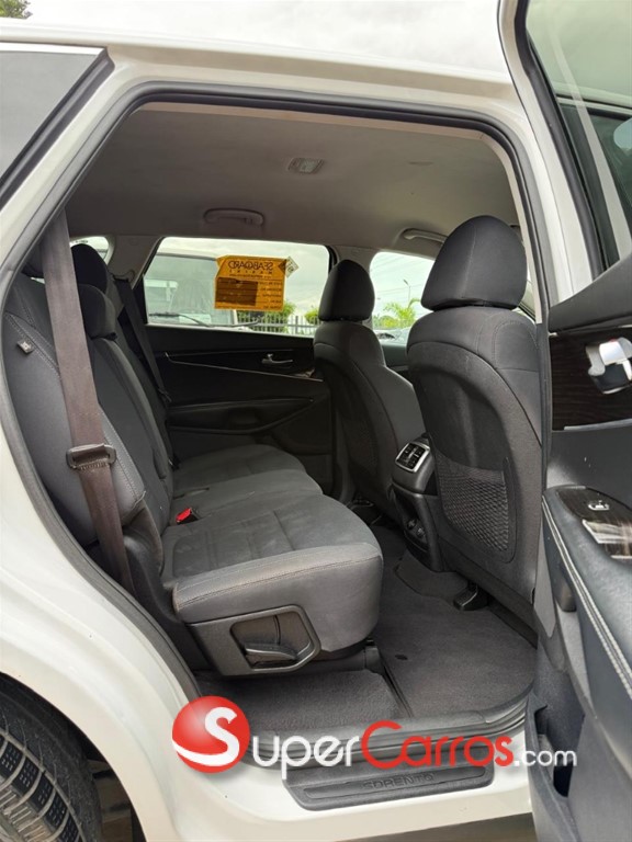 2020 Kia Sorento LX — foto 11 / 12