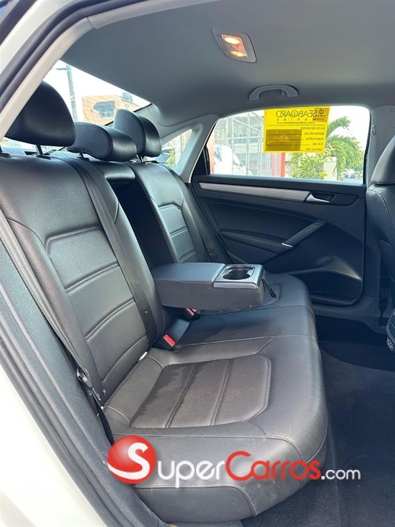 2021 Volkswagen Passat SE — foto 7 / 8