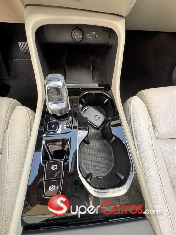 2024 Volvo XC40 Ultimate B4 — foto 5 / 9