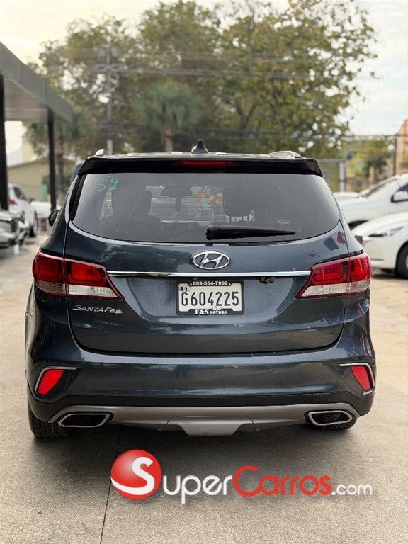 2017 Hyundai Grand Santa Fe — foto 6 / 11