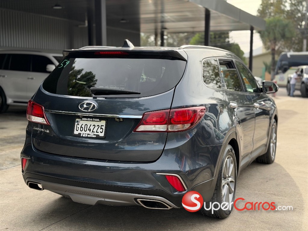 2017 Hyundai Grand Santa Fe — foto 7 / 11