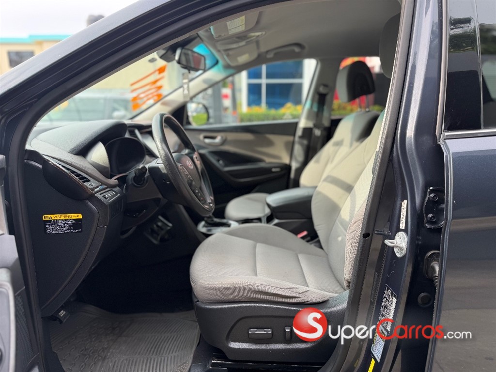 2017 Hyundai Grand Santa Fe — foto 8 / 11
