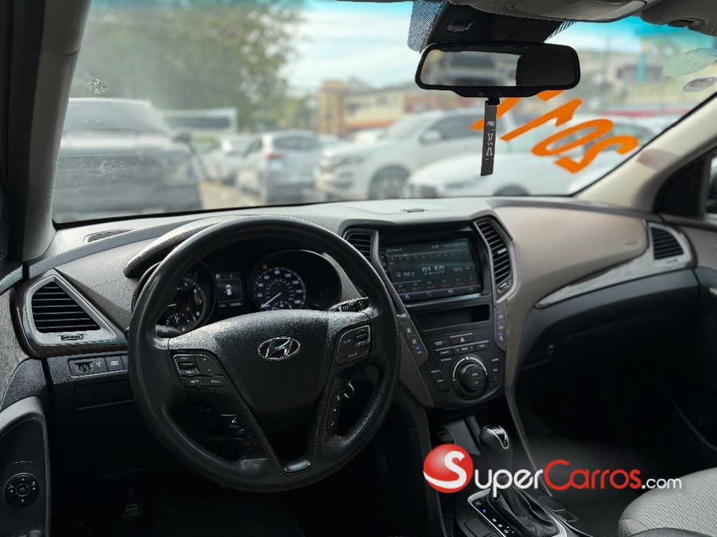 2017 Hyundai Grand Santa Fe — foto 9 / 11