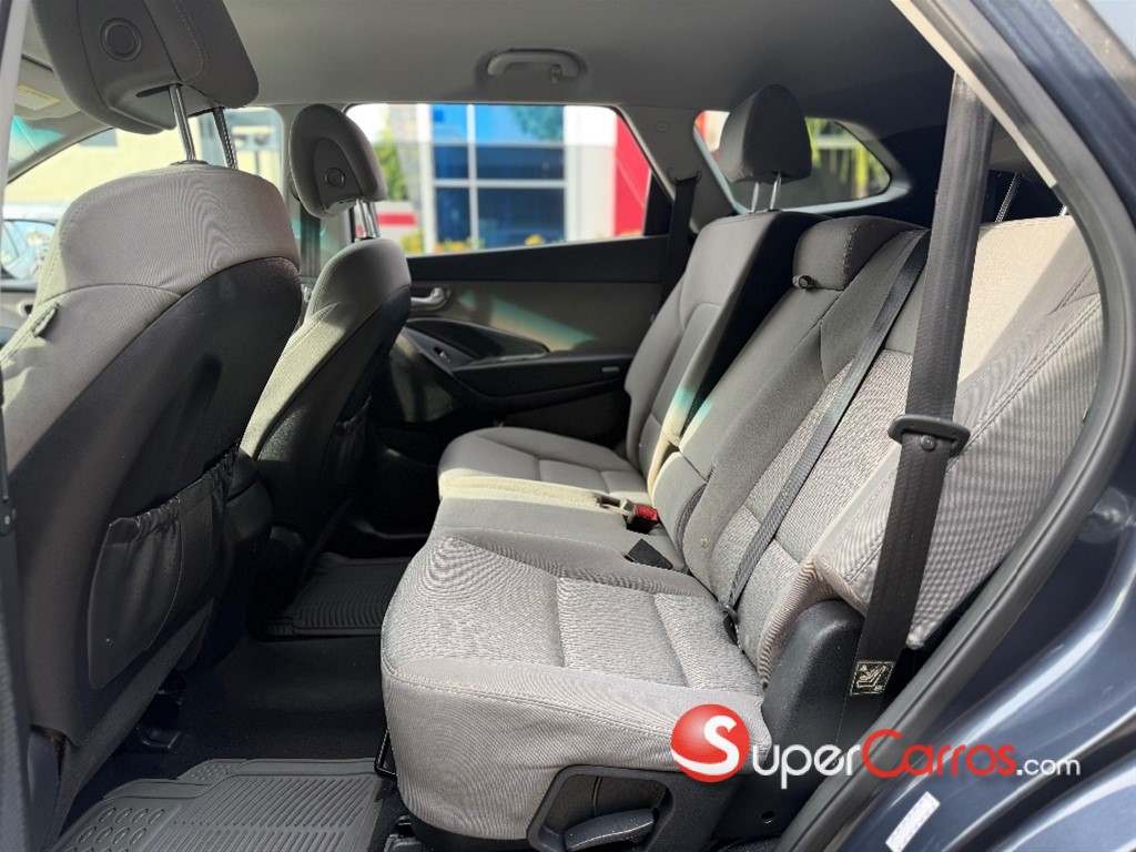 2017 Hyundai Grand Santa Fe — foto 10 / 11