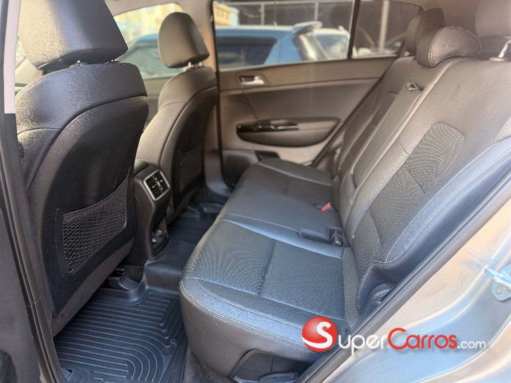 2020 Kia Sportage EX — foto 6 / 8