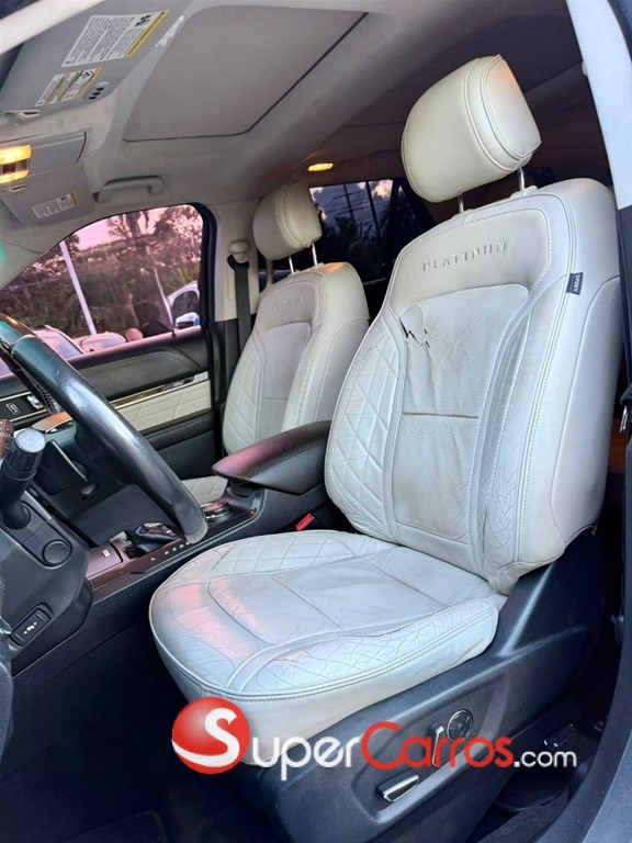 2017 Ford Explorer Platinum — foto 2 / 10