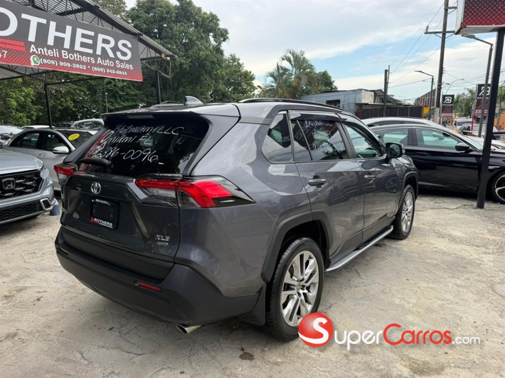 2022 Toyota RAV4 XLE Premium — foto 4 / 12