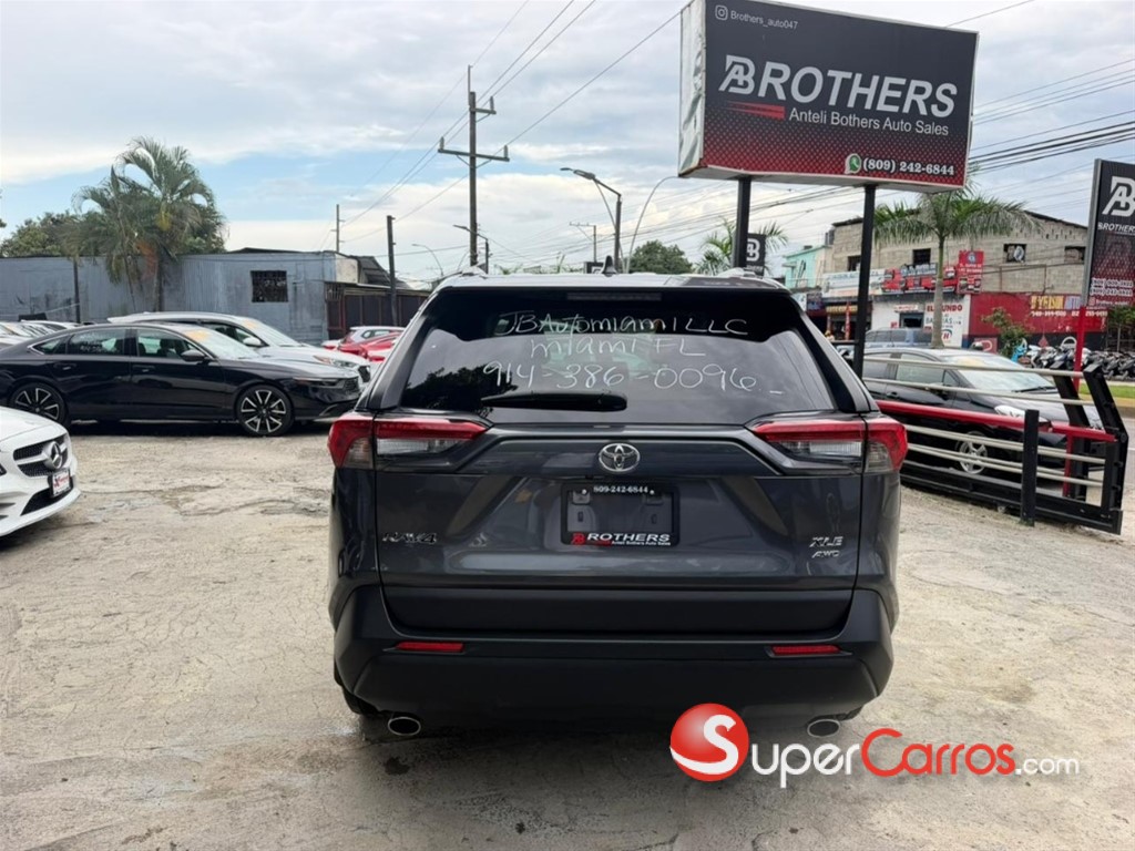 2022 Toyota RAV4 XLE Premium — foto 5 / 12