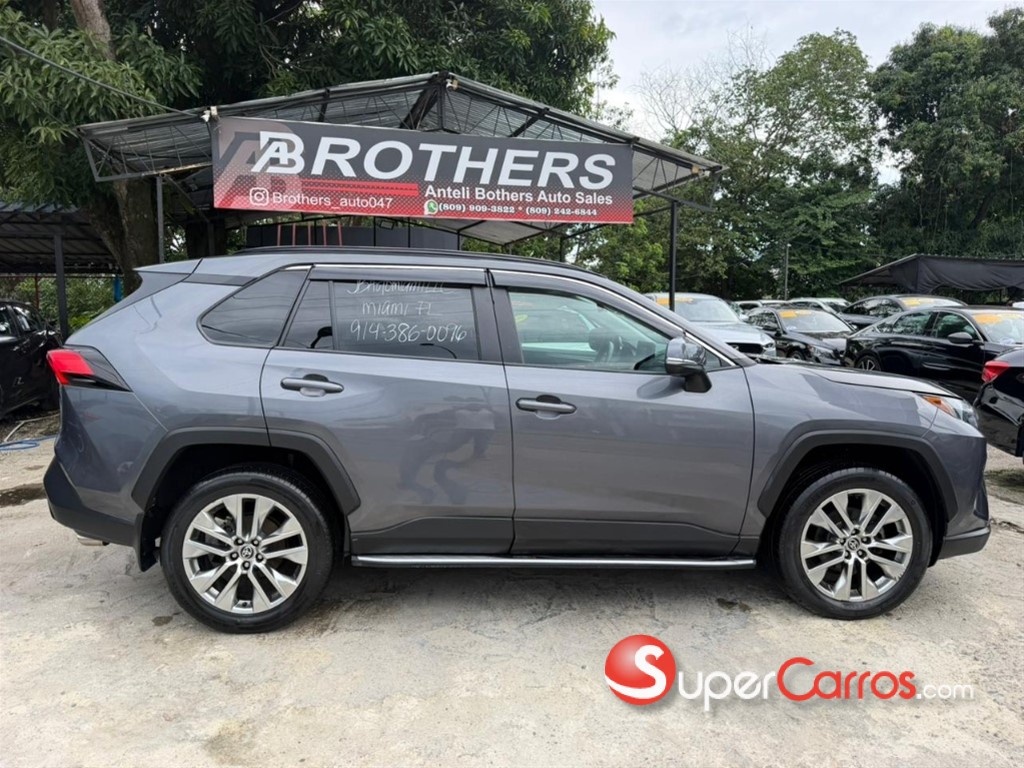 2022 Toyota RAV4 XLE Premium — foto 6 / 12
