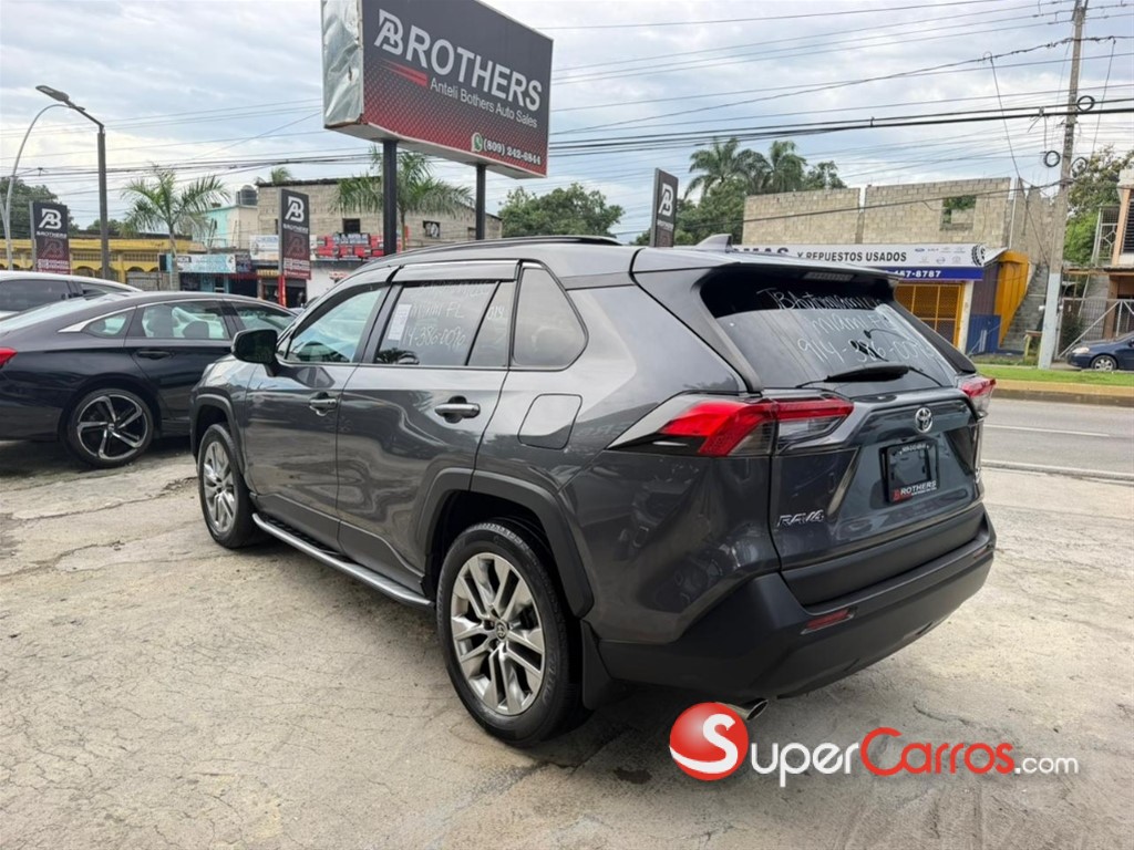 2022 Toyota RAV4 XLE Premium — foto 7 / 12