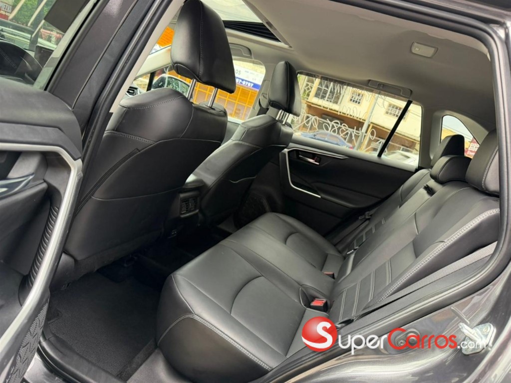 2022 Toyota RAV4 XLE Premium — foto 8 / 12