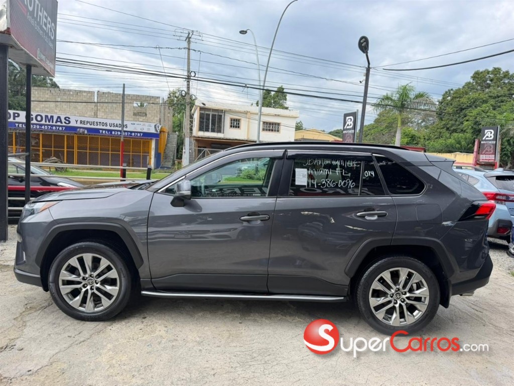 2022 Toyota RAV4 XLE Premium — foto 9 / 12