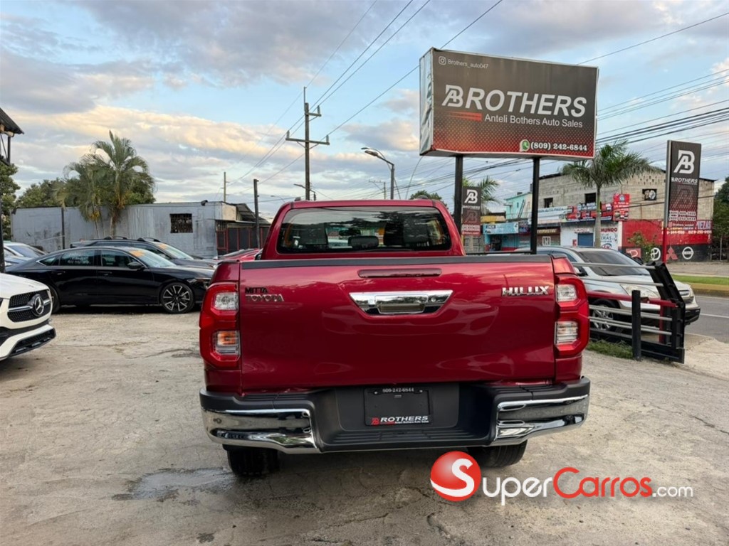 2024 Toyota Hilux SRV — foto 2 / 12