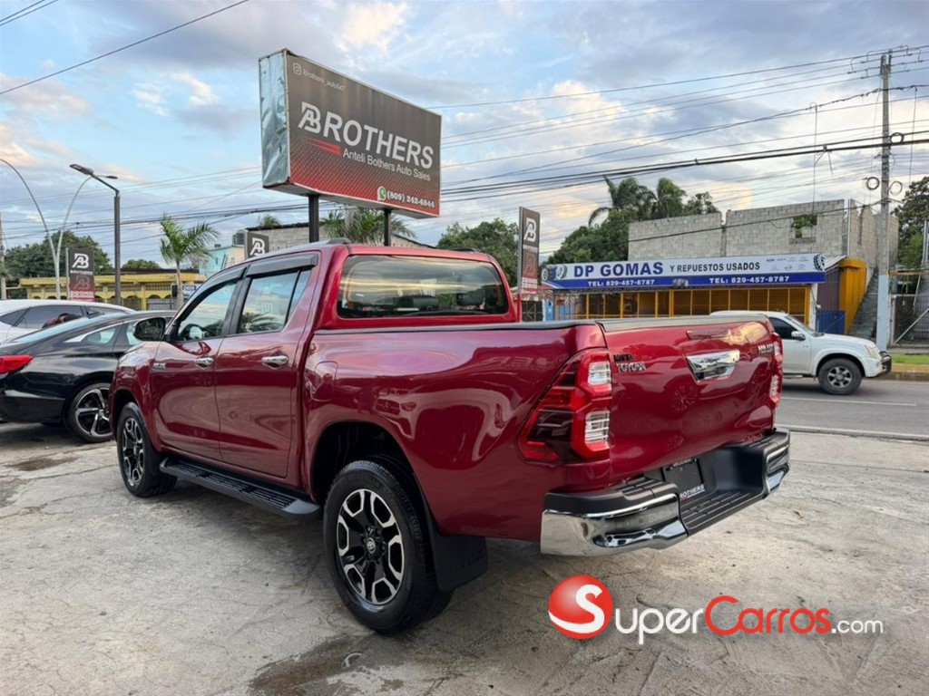 2024 Toyota Hilux SRV — foto 4 / 12