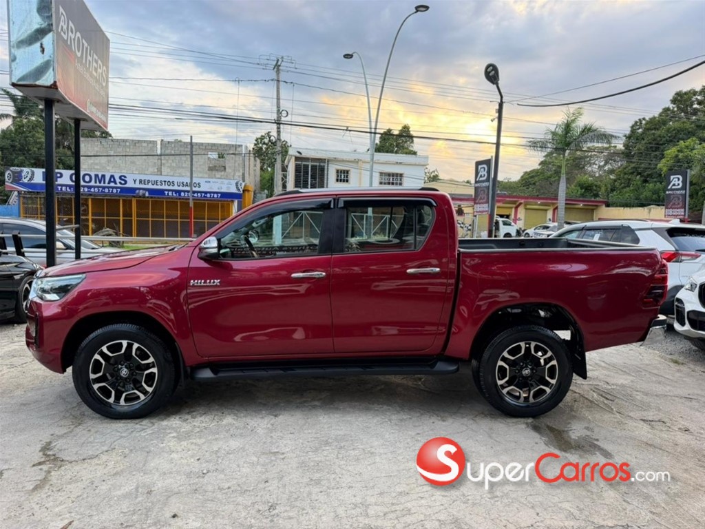 2024 Toyota Hilux SRV — foto 8 / 12