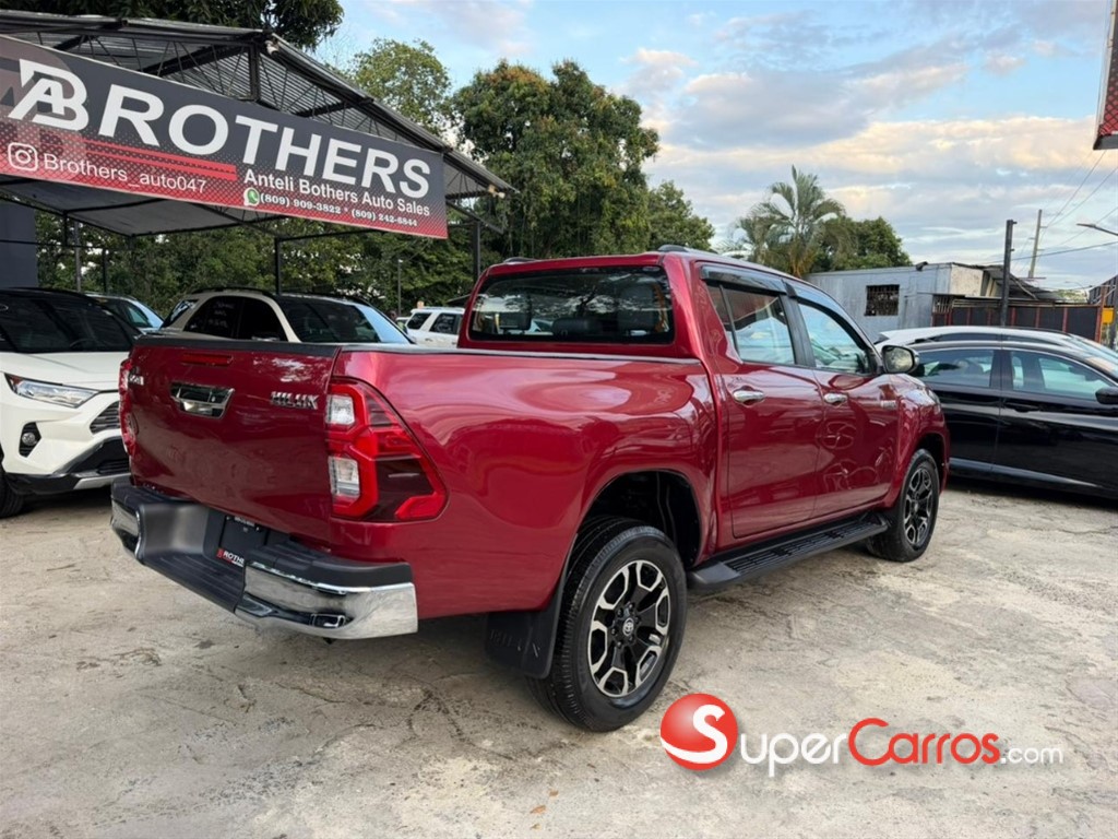 2024 Toyota Hilux SRV — foto 9 / 12