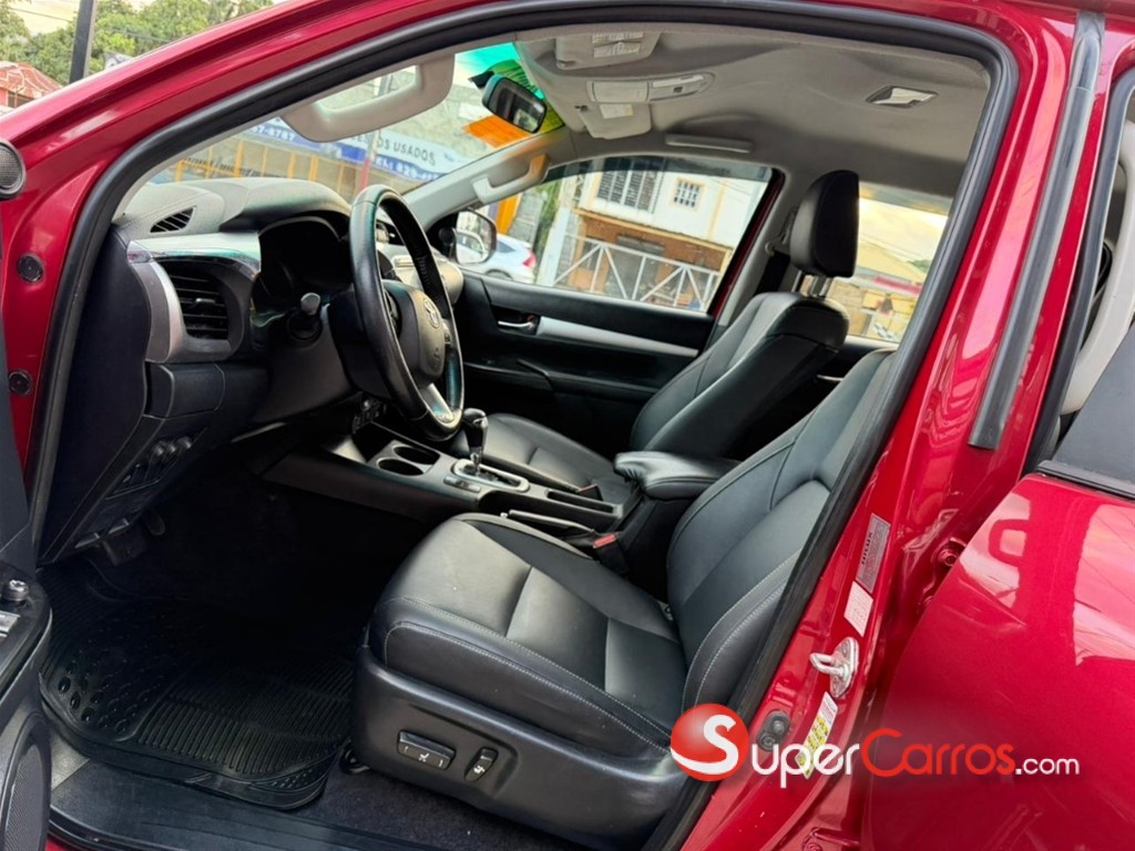 2024 Toyota Hilux SRV — foto 10 / 12