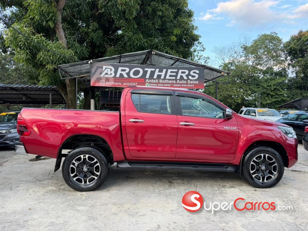 2024 Toyota Hilux SRV — foto 11 / 12