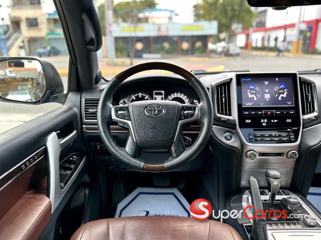 2017 Toyota Land Cruiser VXR — foto 5 / 12