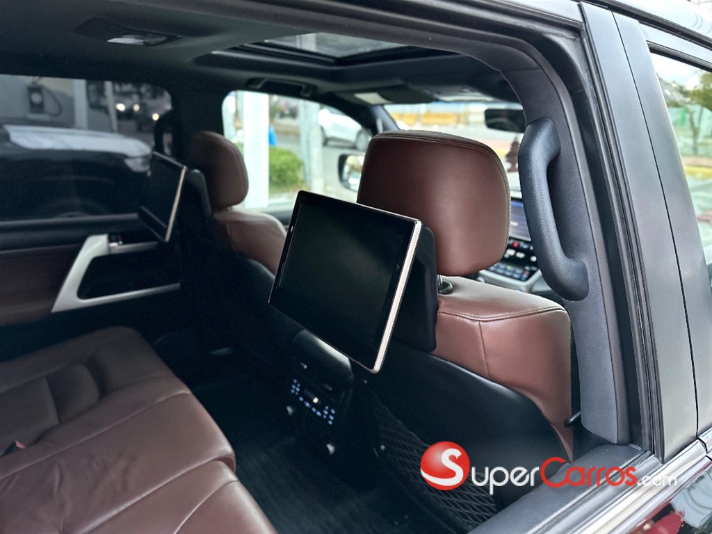 2017 Toyota Land Cruiser VXR — foto 9 / 12