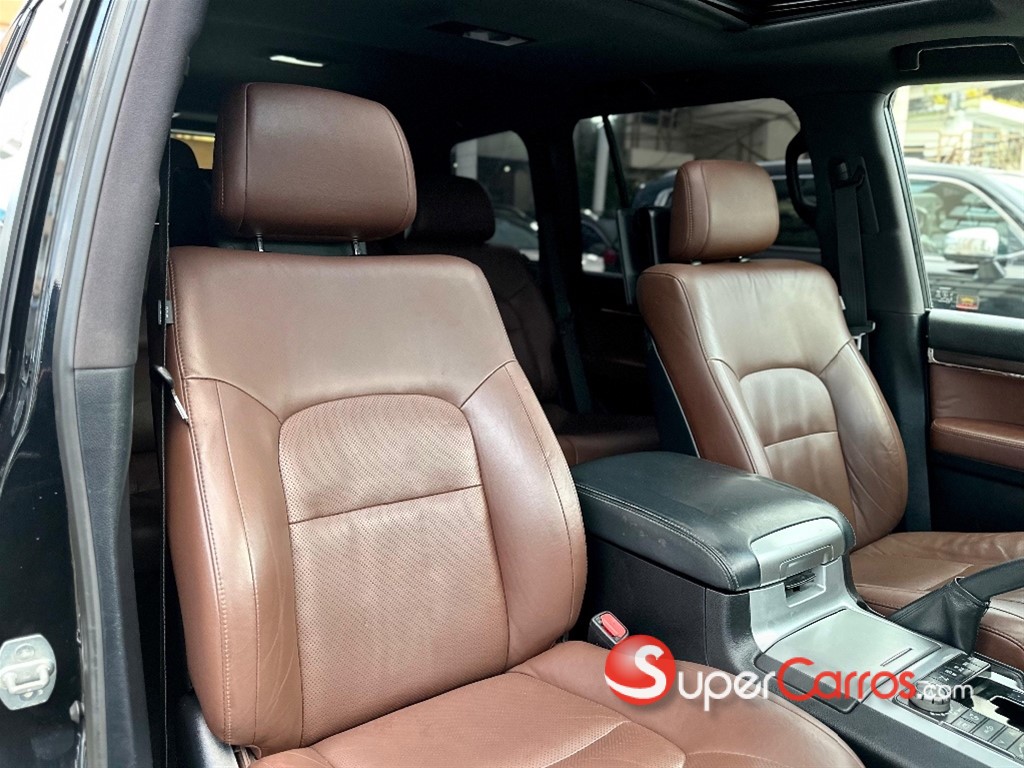 2017 Toyota Land Cruiser VXR — foto 10 / 12