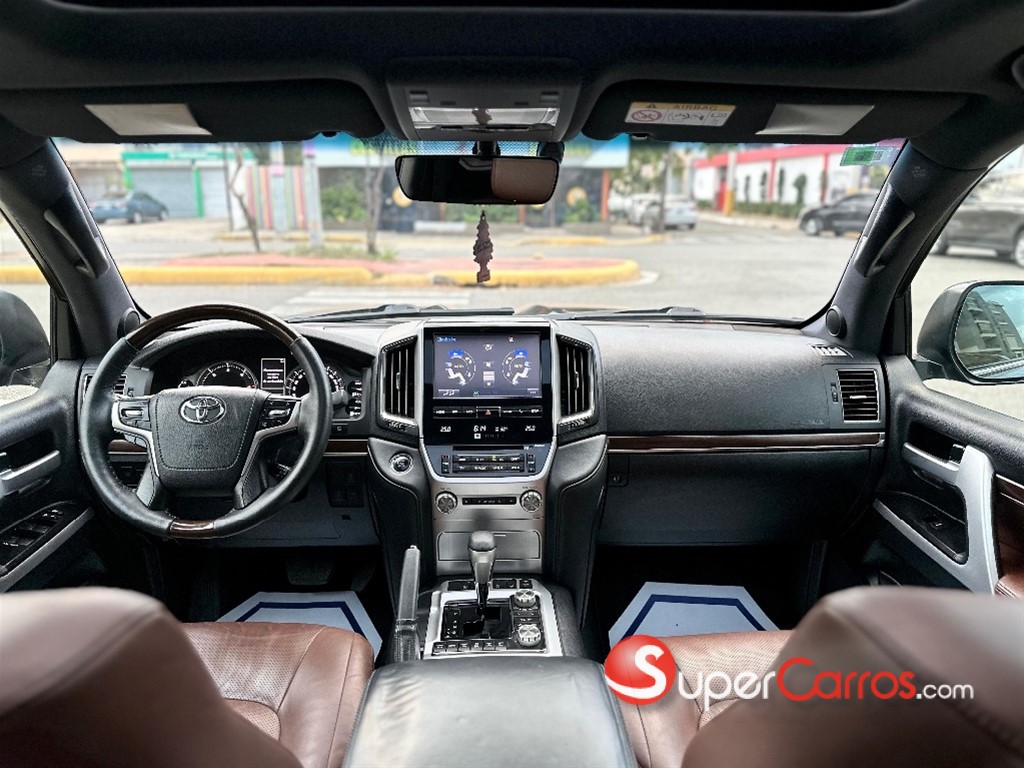 2017 Toyota Land Cruiser VXR — foto 11 / 12