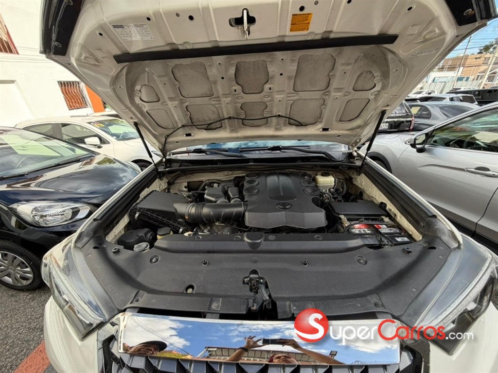 2014 Toyota 4 Runner SR5 — foto 4 / 9