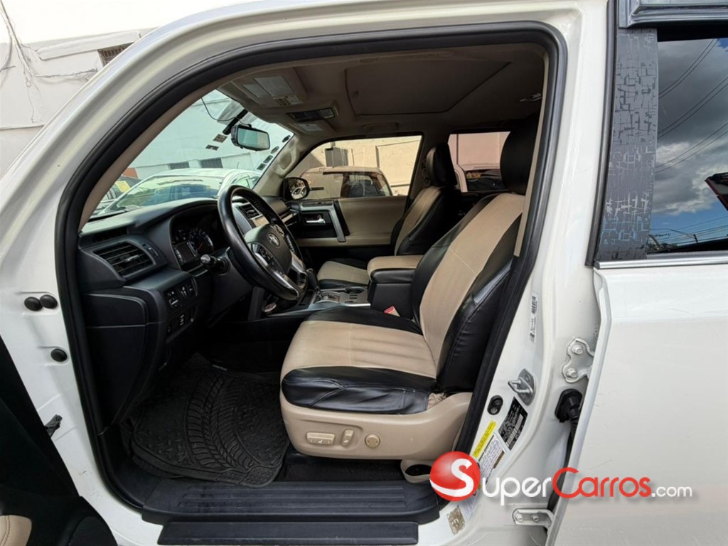 2014 Toyota 4 Runner SR5 — foto 6 / 9