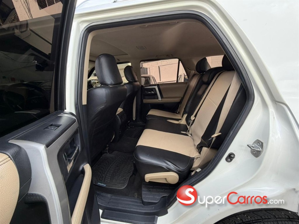 2014 Toyota 4 Runner SR5 — foto 7 / 9